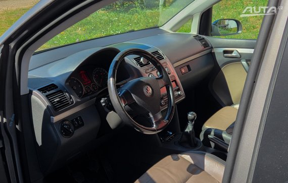 Volkswagen Touran 1.9 TDI Highline / 77kW / M6 / AJ NA SPLÁTKY / PROTIÚČET 2009 šedá