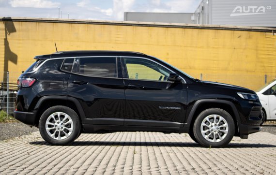 Jeep Compass 1.3 + PHEV 4xe Limited A/T / AJ NA SPLÁTKY / PROTIÚČET / 2022 černá