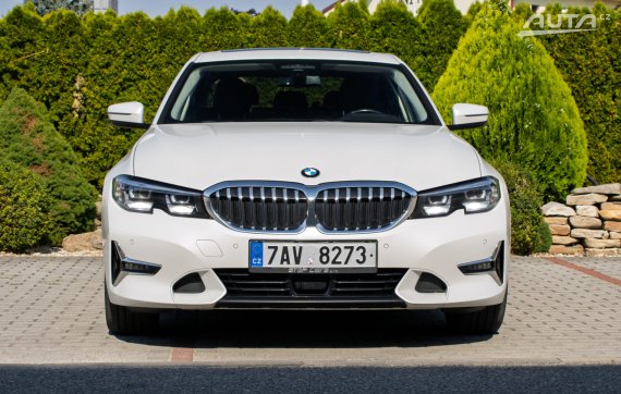 BMW 320 xDrive 2019 bílá