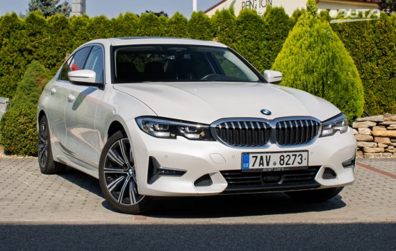 BMW 320 xDrive 2019 bílá