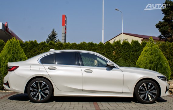 BMW 320 xDrive 2019 bílá