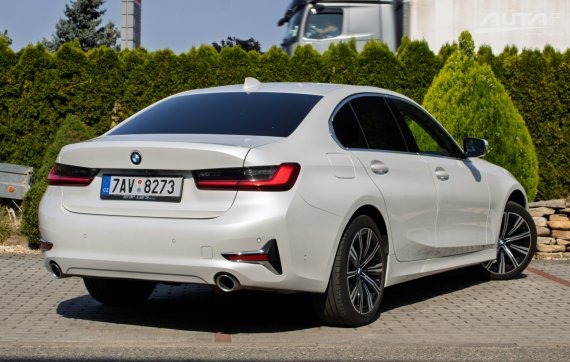 BMW 320 xDrive 2019 bílá