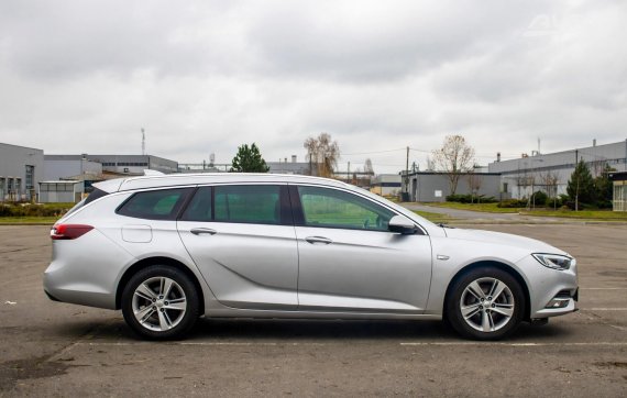 Opel Insignia 1.5 Turbo automat / AJ NA SPLÁTKY - PROTIHODNOTA / 2018 stříbrná metalíza