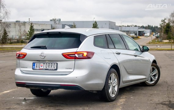 Opel Insignia 1.5 Turbo automat / AJ NA SPLÁTKY - PROTIHODNOTA / 2018 stříbrná metalíza