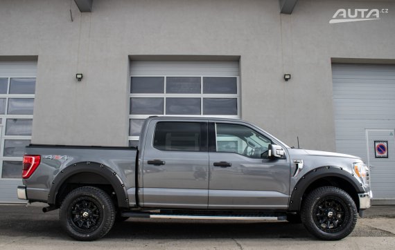 Ford F-150 XLT SuperCrew 4x4 3.5 EcoBoost / 298kW / ZÁRUKA / AJ NA SPLÁTKY / PROTIÚČET 2021 šedá