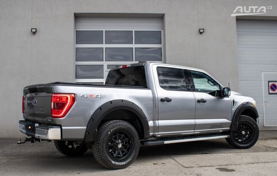 Ford F-150 XLT SuperCrew 4x4 3.5 EcoBoost / 298kW / ZÁRUKA / AJ NA SPLÁTKY / PROTIÚČET 2021 šedá