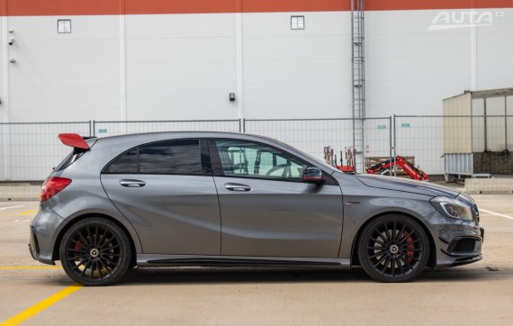 Mercedes-Benz A 45 AMG 4MATIC 2023 2013 šedá