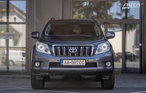 Toyota Land Cruiser 3.0D-4D LC150 127kW AT/6 / AJ NA SPLÁTKY / PROTIÚČET 2010 šedá