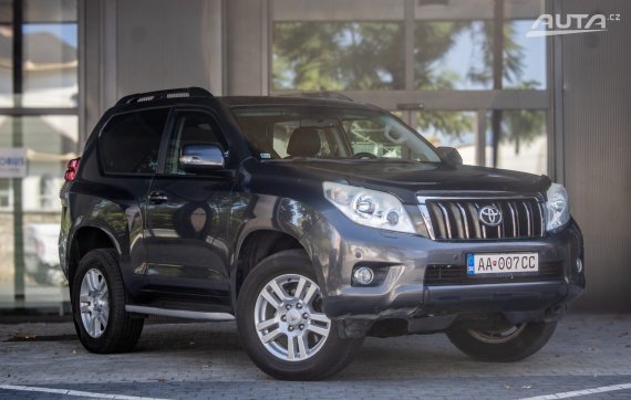 Toyota Land Cruiser 3.0D-4D LC150 127kW AT/6 / AJ NA SPLÁTKY / PROTIÚČET 2010 šedá