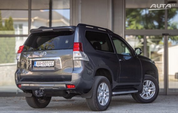 Toyota Land Cruiser 3.0D-4D LC150 127kW AT/6 / AJ NA SPLÁTKY / PROTIÚČET 2010 šedá