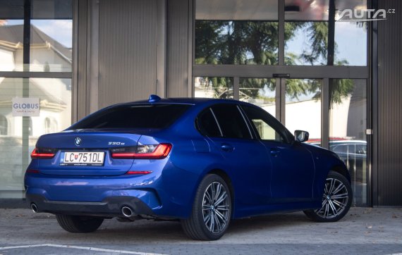 BMW Rad 3 330e G20 M Sport PHEV / 135kW / A8 / ZÁRUKA / AJ NA SPLÁTKY / PROTIÚČET 2020 modrá