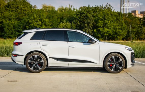 Audi SQ6 E-tron 4x4 BEV 360kW / AJ NA SPLÁTKY / PROTIÚČET 2026 bílá