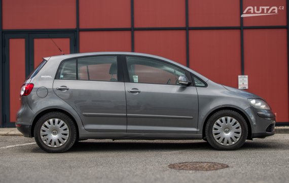 Volkswagen Golf Plus 1.6 75kW MT/5 / AJ NA SPLÁTKY / PROTIÚČET 2006 šedá