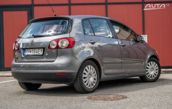Volkswagen Golf Plus 1.6 75kW MT/5 / AJ NA SPLÁTKY / PROTIÚČET 2006 šedá