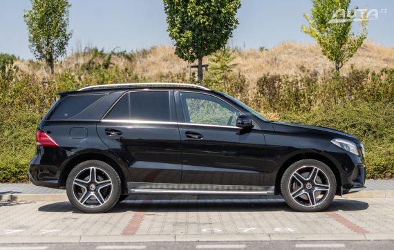 Mercedes-Benz GLE SUV AMG Line 400 4MATIC 245kW AT/9 / AJ NA SPLÁTKY / PROTIÚČET 2018 černá