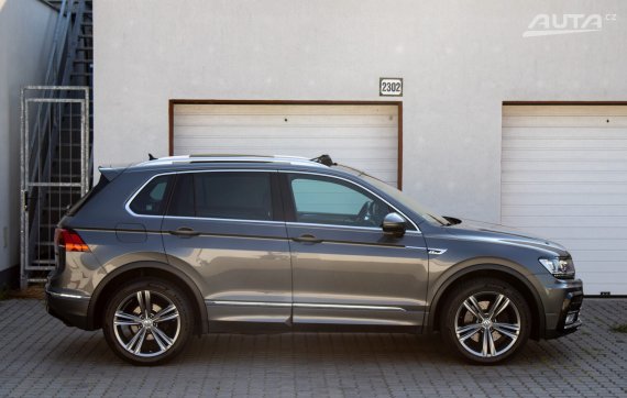 Volkswagen Tiguan 2.0 TDI 4MOTION R-Line / 140kW / A7 / ZÁRUKA / AJ NA SPLÁTKY / PROTIÚČET 2017 šedá