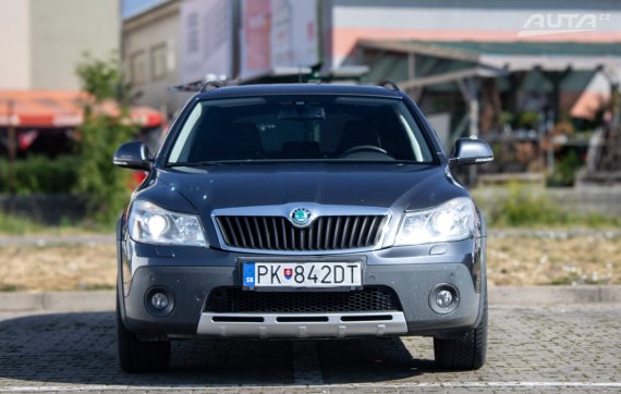 Škoda Octavia Combi 2.0 TDI Scout 4x4 / 103kW / M6 / ZÁRUKA / AJ NA SPLÁTKY / PROTIÚČET 2012 šedá