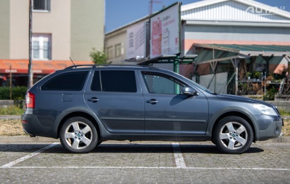 Škoda Octavia Combi 2.0 TDI Scout 4x4 / 103kW / M6 / ZÁRUKA / AJ NA SPLÁTKY / PROTIÚČET 2012 šedá