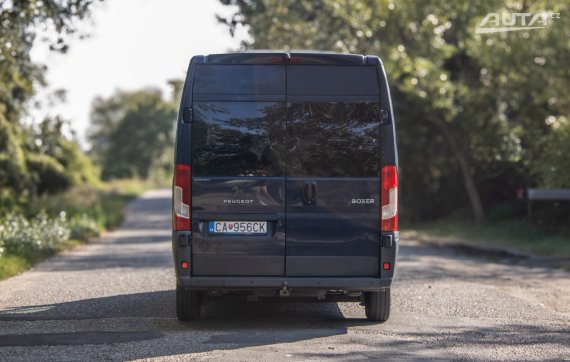 Peugeot Boxer 2.2 MT/6 110kW FWD - 9 Miest / AJ NA SPLÁTKY / PROTIÚČET 2015 modrá