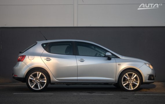 Seat Ibiza 1.6 TDI Sport / 66kW / M5 / AJ NA SPLÁTKY / PROTIÚČET 2010 šedá