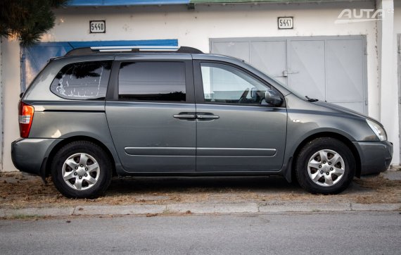 Kia Carnival 2.9 CRDi VGT, 136kW, M5 / AJ NA SPLÁTKY / PROTIÚČET / 2008 šedá