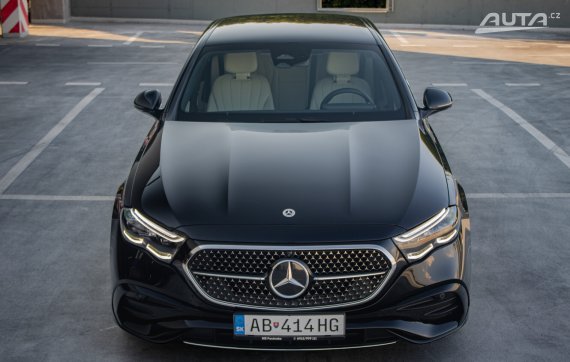 Mercedes-Benz E trieda Sedan 220 d mHEV A/T / AJ NA SPLÁTKY / PROTIÚČET / 2026 černá