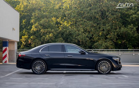 Mercedes-Benz E trieda Sedan 220 d mHEV A/T / AJ NA SPLÁTKY / PROTIÚČET / 2026 černá
