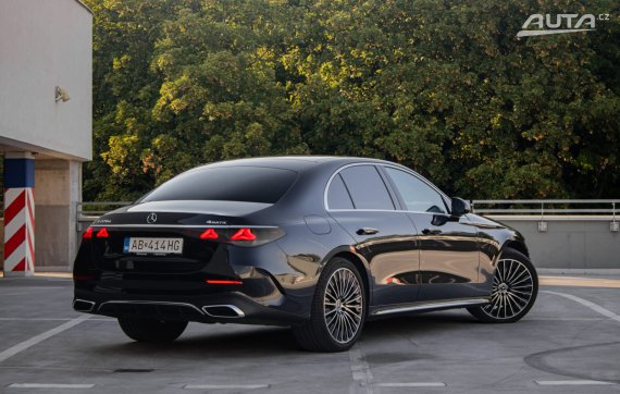 Mercedes-Benz E trieda Sedan 220 d mHEV A/T / AJ NA SPLÁTKY / PROTIÚČET / 2026 černá