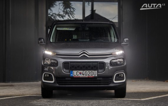 Citroën Berlingo Business BlueHDi 100 SS Feel Pack M 75kW / AJ NA SPLÁTKY / PROTIÚČET / 2022 šedá