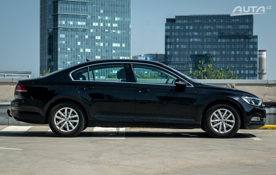 Volkswagen Passat 2.0 TDI BMT DSG, 110kW, A7 / AJ NA SPLÁTKY / PROTIÚČET / 2019 černá
