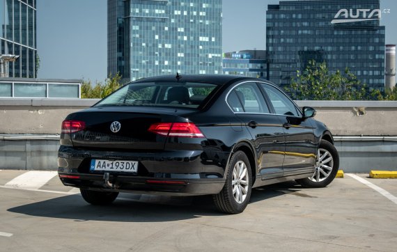 Volkswagen Passat 2.0 TDI BMT DSG, 110kW, A7 / AJ NA SPLÁTKY / PROTIÚČET / 2019 černá