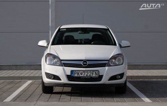 Opel Astra 1.6 ecoFLEX, 85kW, M5 / AJ NA SPLÁTKY / PROTIÚČET / 2013 bílá