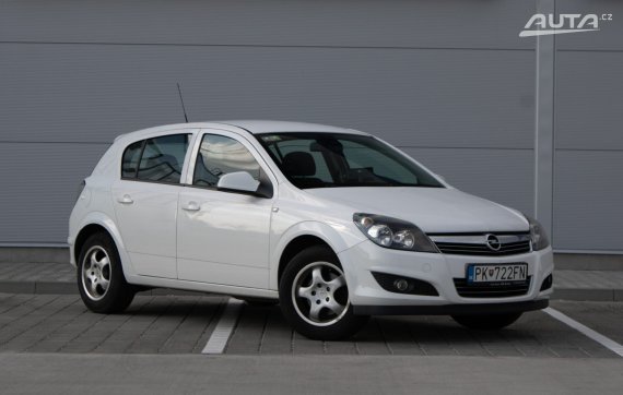 Opel Astra 1.6 ecoFLEX, 85kW, M5 / AJ NA SPLÁTKY / PROTIÚČET / 2013 bílá