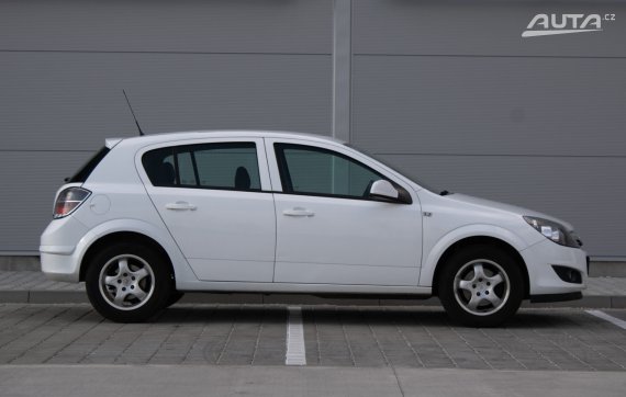Opel Astra 1.6 ecoFLEX, 85kW, M5 / AJ NA SPLÁTKY / PROTIÚČET / 2013 bílá
