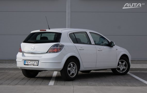 Opel Astra 1.6 ecoFLEX, 85kW, M5 / AJ NA SPLÁTKY / PROTIÚČET / 2013 bílá