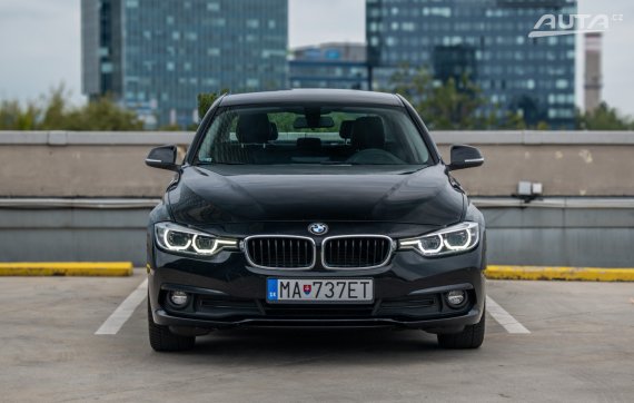 BMW Rad 3 320I 2017 RWD AT/8 135kW / AJ NA SPLÁTKY / PROTIÚČET 2017 černá