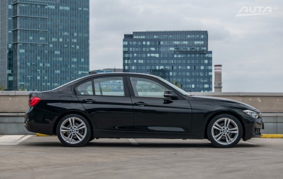 BMW Rad 3 320I 2017 RWD AT/8 135kW / AJ NA SPLÁTKY / PROTIÚČET 2017 černá