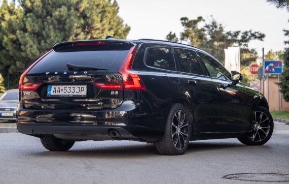 Volvo V90 D3 2.0L 110kW AT/8 FWD / AJ NA SPLÁTKY / PROTIÚČET 2017 černá