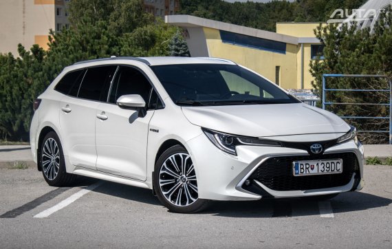 Toyota Corolla Combi TS 1.8 Hybrid e-CVT Executive, 72kW / AJ NA SPLÁTKY / PROTIÚČET / 2020 bílá
