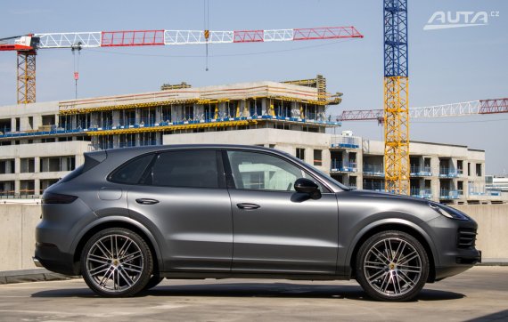 Porsche Cayenne 4x4 / 250kW / A8 / ZÁRUKA / AJ NA SPLÁTKY / PROTIÚČET 2018 šedá