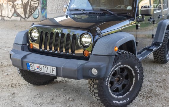 Jeep Wrangler 2.8 CRD Unlimited AT na 35" / Aj na splátky a protiúčet / 2011 černá