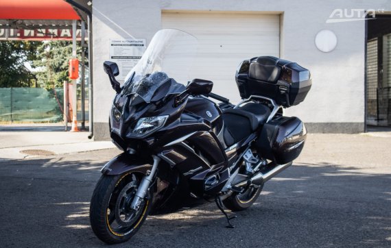 Yamaha FJR 1300 107,5kW (2016) / AJ NA SPLÁTKY / PROTIÚČET / 2016 - hlavní pohled