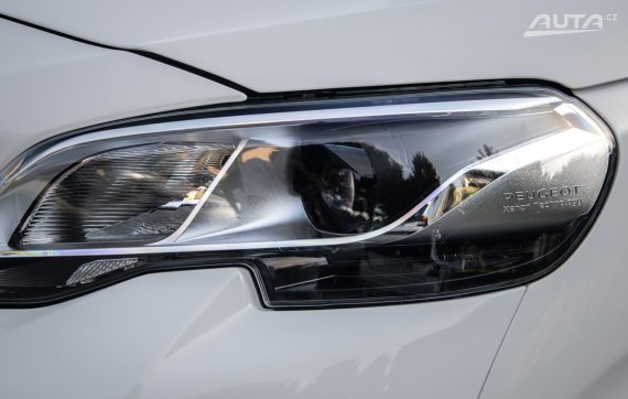 Peugeot Traveller  2.0 BlueHDi Allure Standard EAT8, 130kW / AJ NA SPLÁTKY / PROTIÚČET / 2018 bílá