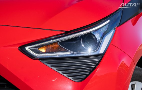 Toyota Aygo 1.0 VVT-i x, 53kW (2021) / AJ NA SPLÁTKY / PROTIÚČET / 2021 červená