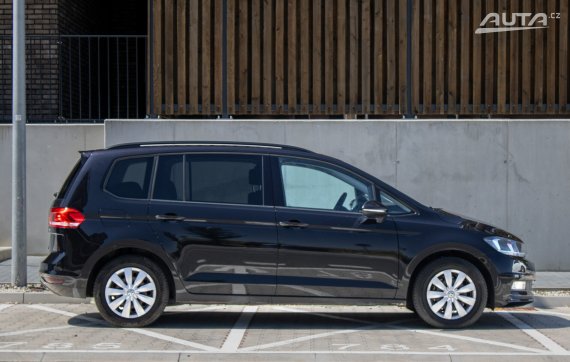 Volkswagen Touran 1.6 TDI Comfortline DSG / 81kW / A6 / ZÁRUKA / AJ NA SPLÁTKY / PROTIÚČET 2016 černá