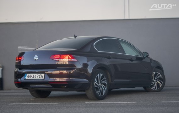 Volkswagen Passat B8 2017 AT/6 110kW FWD / AJ NA SPLÁTKY / PROTIÚČET 2017 červená