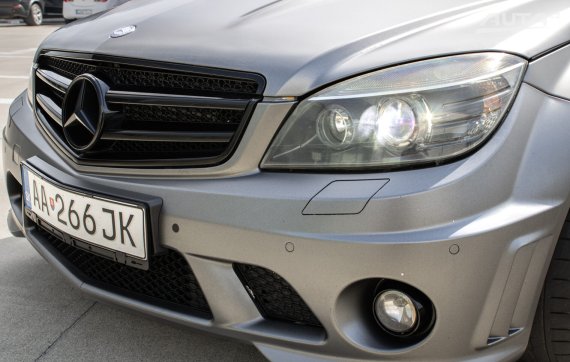 Mercedes-Benz C trieda Sedan 63 AMG, 336kW, A7 / AJ NA SPLÁTKY / PROTIÚČET / 2008 šedá