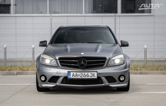 Mercedes-Benz C trieda Sedan 63 AMG, 336kW, A7 / AJ NA SPLÁTKY / PROTIÚČET / 2008 šedá