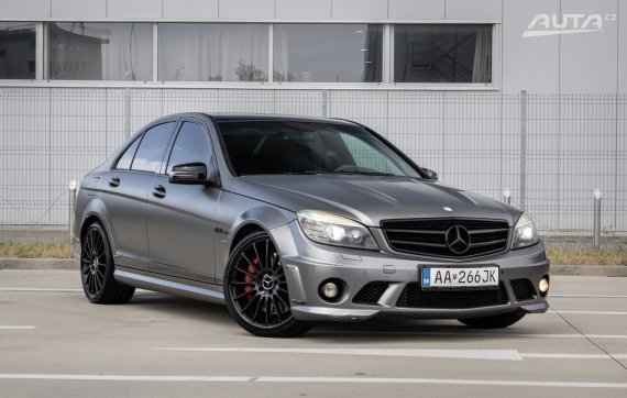 Mercedes-Benz C trieda Sedan 63 AMG, 336kW, A7 / AJ NA SPLÁTKY / PROTIÚČET / 2008 šedá