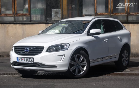 Volvo XC60 D4 2.4L Drive-E Summum AWD / 140kW / A6 / ZÁRUKA / AJ NA SPLÁTKY / PROTIÚČET